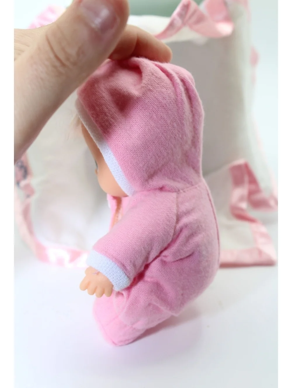 Vintage Precious Moments Welcome Home, Baby Its A Girl Infant Baby Doll Crib